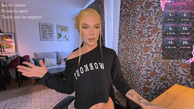 Snapshot of my-muse chatting on 10.04.25 my-muse online show from 10.04.25