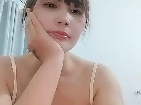 Snapshot of Siglemom_sexy chatting on 04.25.26 Siglemom sexy online show from 04.25.26