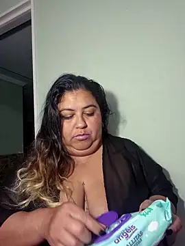 Snapshot of curvy_diva_ chatting on 04.08.26 curvy diva online show from 04.08.26