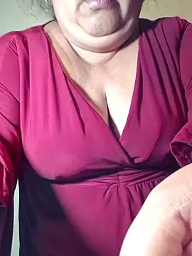 Snapshot of curvy_diva_ chatting on 04.10.26 curvy diva online show from 04.10.26