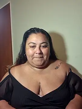 Snapshot of curvy_diva_ chatting on 04.12.26 curvy diva online show from 04.12.26