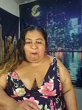 Snapshot of curvy_diva_ chatting on 04.12.26 curvy diva online show from 04.12.26