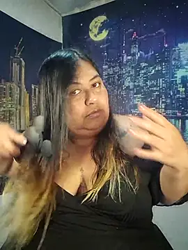 Snapshot of curvy_diva_ chatting on 04.15.26 curvy diva online show from 04.15.26