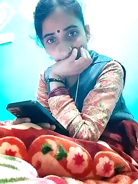 Snapshot of Pahadi_couple chatting on 10.05.25 Pahadi couple online show from 10.05.25