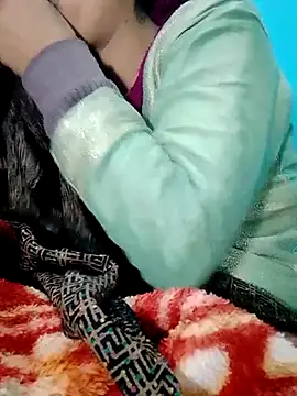 Snapshot of Pahadi_couple chatting on 10.28.25 Pahadi couple online show from 10.28.25