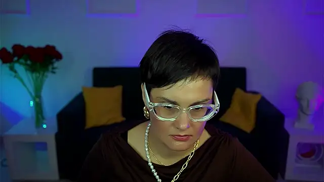 Snapshot of LauraDavidsons chatting on 11.22.25 LauraDavidsons online show from 11.22.25