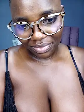 TheSpiceyQueen online show from 11.24.25