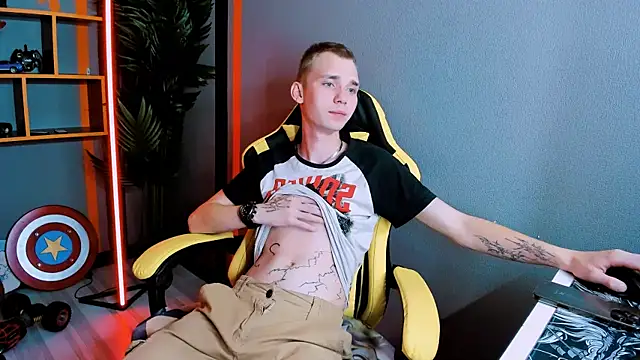 Snapshot of TimBlaks chatting on 09.14.25 TimBlaks online show from 09.14.25