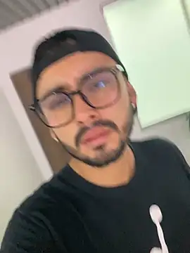 Snapshot of cristopher_wallacee chatting on 10.31.25 cristopher wallacee online show from 10.31.25