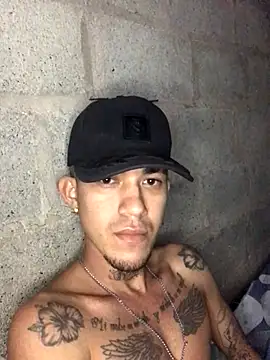 Snapshot of tattoos22 chatting on 10.30.25 tattoos22 online show from 10.30.25