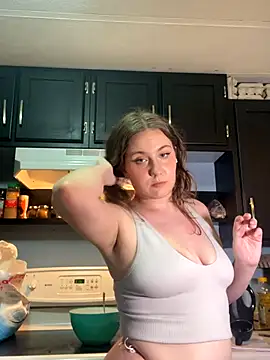 Snapshot of EllieMelts chatting on 10.08.25 EllieMelts online show from 10.08.25