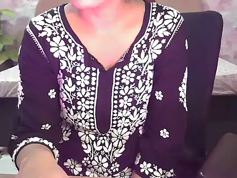 Snapshot of shaalu_sharma chatting on 10.04.25 shaalu sharma online show from 10.04.25