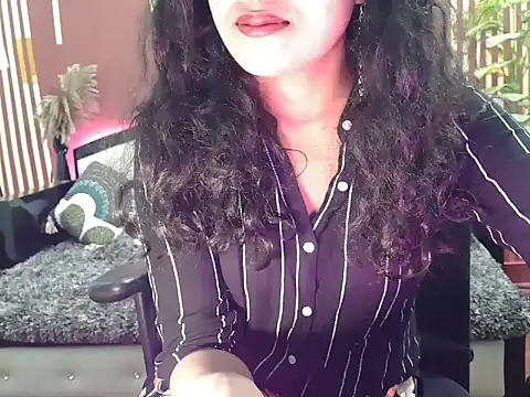 Snapshot of shaalu_sharma chatting on 10.21.25 shaalu sharma online show from 10.21.25