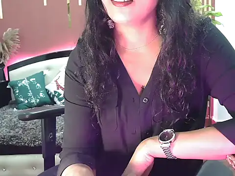 Snapshot of shaalu_sharma chatting on 10.22.25 shaalu sharma online show from 10.22.25
