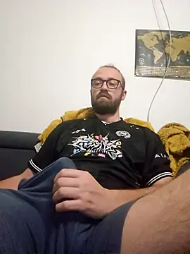 Snapshot of Loopertz chatting on 09.29.25 Loopertz online show from 09.29.25