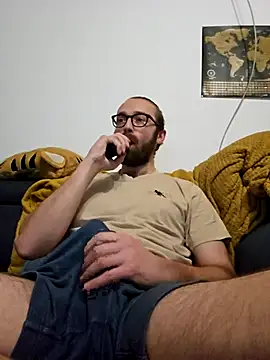 Snapshot of Loopertz chatting on 10.24.25 Loopertz online show from 10.24.25