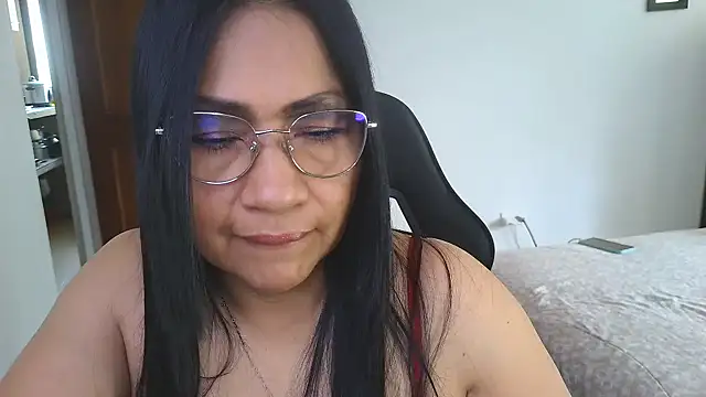 LissafeetHott online show from 12.17.25