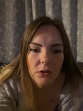 Snapshot of SexyLoLoUK chatting on 09.21.25 SexyLoLoUK online show from 09.21.25