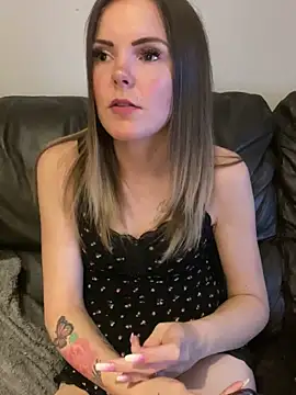 Snapshot of SexyLoLoUK chatting on 09.23.25 SexyLoLoUK online show from 09.23.25