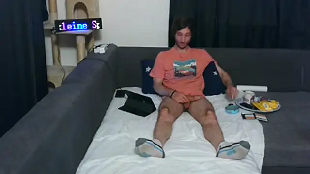 Snapshot of cum2camboys chatting on 04.18.26 cum2camboys online show from 04.18.26