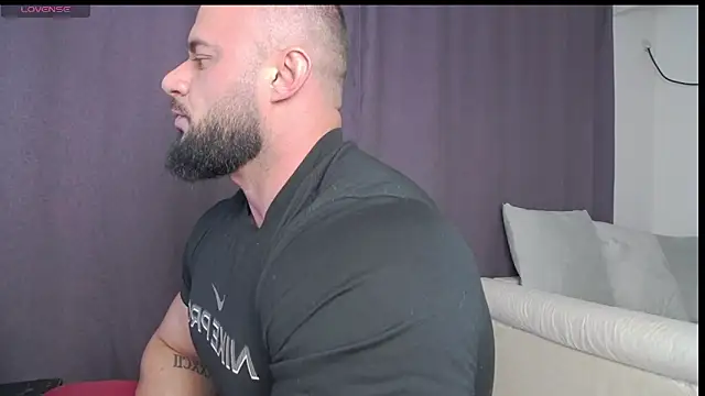 Snapshot of RickyMiami1 chatting on 10.04.25 RickyMiami1 online show from 10.04.25