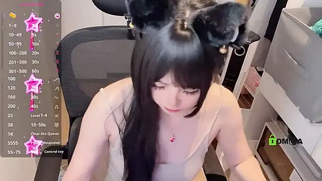 Snapshot of Zora_888 chatting on 09.18.25 Zora 888 online show from 09.18.25