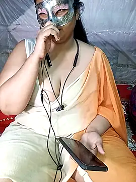 Snapshot of Tanisha-Chy chatting on 11.24.25 Tanisha-Chy online show from 11.24.25
