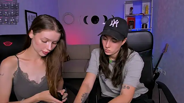 Snapshot of khloebeauty chatting on 07.18.26 khloebeauty online show from 07.18.26