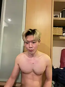 Snapshot of zachlee_69 chatting on 05.24.26 zachlee 69 online show from 05.24.26