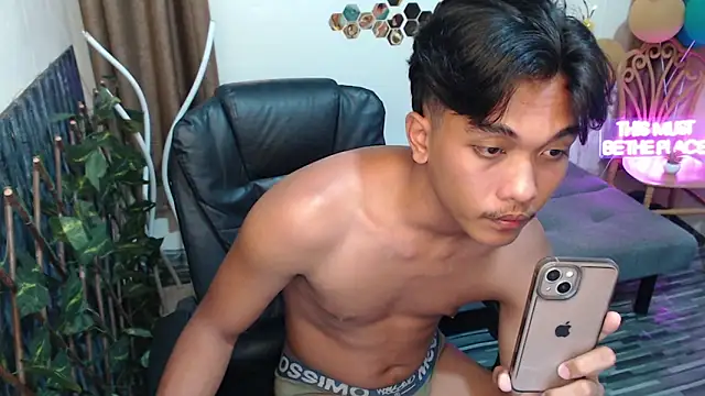 Snapshot of chris_hot_asian_loverboy chatting on 11.22.25 chris hot asian loverboy online show from 11.22.25