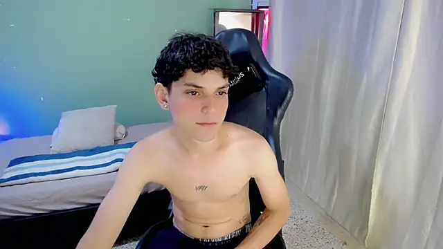 dilan hott  online show from 11.10.25