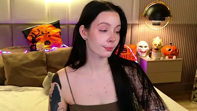 Goldy Stark online show from 10.24.25