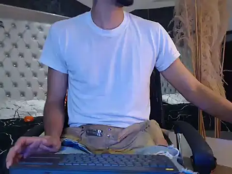 JhosuaCollins  online show from 10.04.25