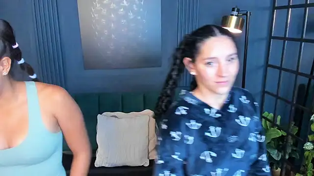 Snapshot of aliceandsia chatting on 09.12.25 aliceandsia online show from 09.12.25