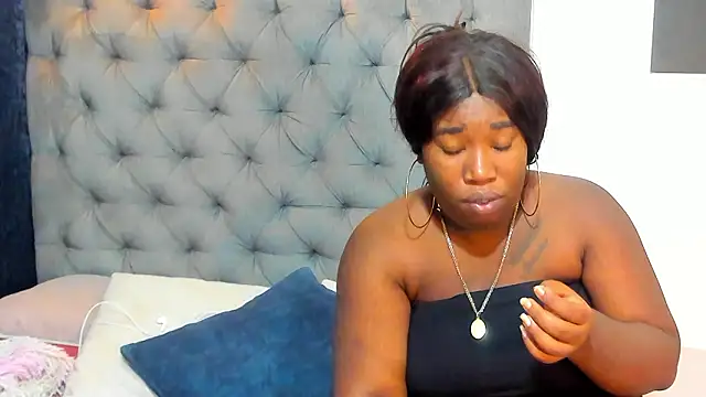 Snapshot of nahiroby_ebony chatting on 02.21.26 nahiroby ebony online show from 02.21.26