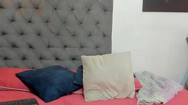 Snapshot of nahiroby_ebony chatting on 05.19.26 nahiroby ebony online show from 05.19.26