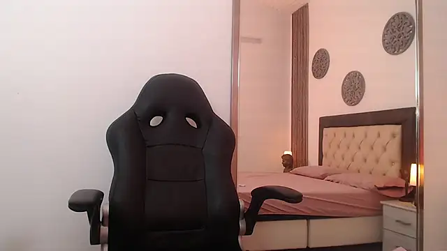 Red kytty6 online show from 10.28.25