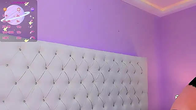 DaniielaV online show from 11.24.25