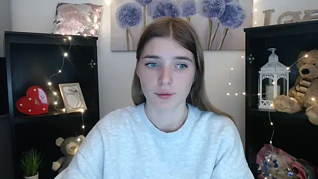 JuiceLips   online show from 09.29.25