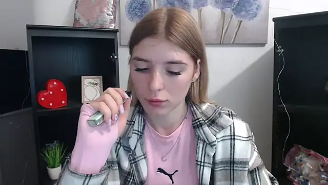 JuiceLips   online show from 11.25.25