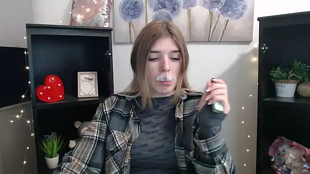 JuiceLips   online show from 01.08.26