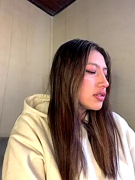 KloePink  online show from 12.05.25