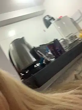 Snapshot of loiragoxtosinnha chatting on 10.30.25 loiragoxtosinnha online show from 10.30.25