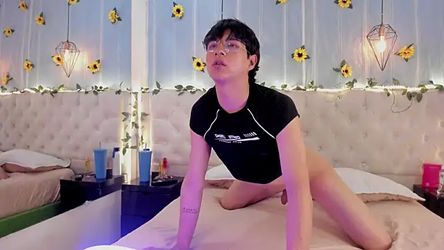 AleAurarashi online show from 10.08.25