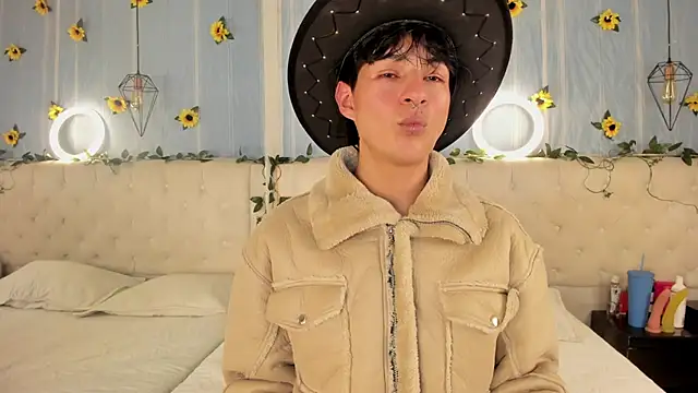 AleAurarashi online show from 11.14.25