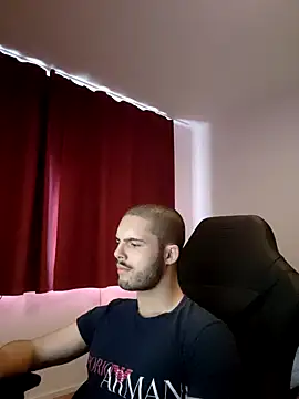 Snapshot of EyesNeverLies chatting on 10.06.25 EyesNeverLies online show from 10.06.25