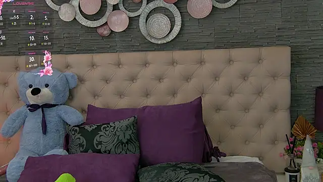 VannyFoxx online show from 11.18.25