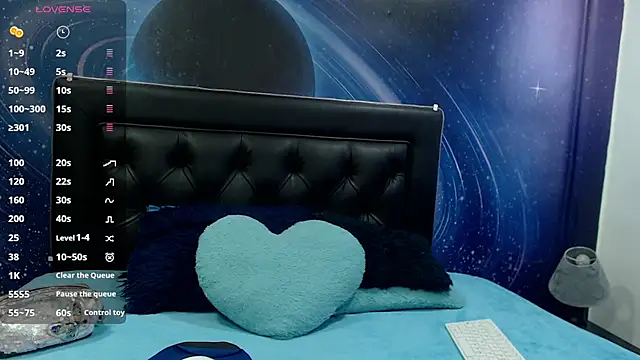 Snapshot of tiinaa_jouns chatting on 09.22.25 tiinaa jouns online show from 09.22.25