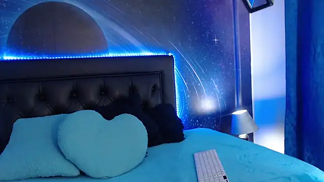 Snapshot of tiinaa_jouns chatting on 11.05.25 tiinaa jouns online show from 11.05.25