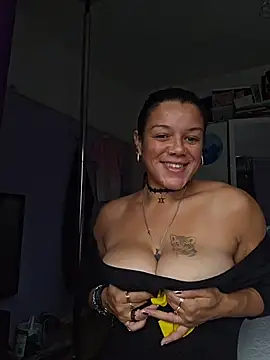 Snapshot of GoddessChantelle chatting on 10.19.25 GoddessChantelle online show from 10.19.25